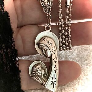 VIRGIN MARY BABY JESUS NECKLACE made in Italy